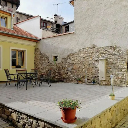 U Hippolyta Apartment *